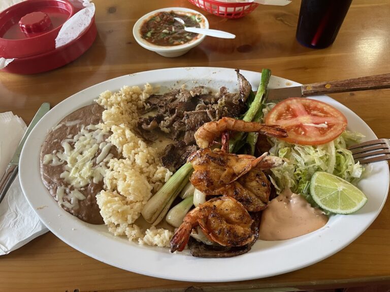 Las Brisas de Acapulco A Flavorful Fusion of Salvadoran and Mexican Cuisines 768x576