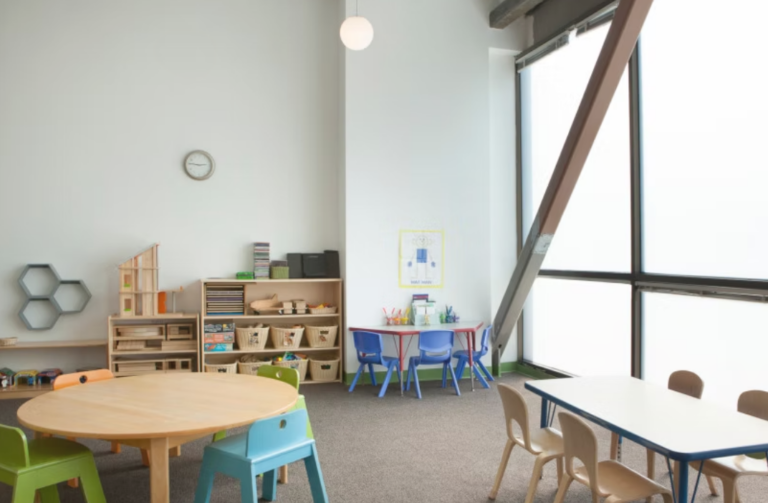 sweet peas indoor 768x503