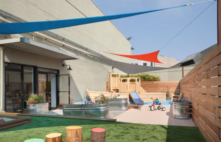 sweet peas outdoor 768x493